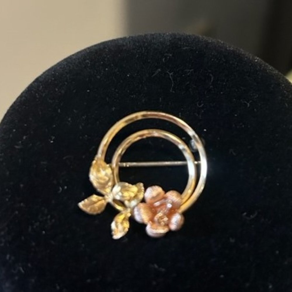 KREMENTZ Small Rose Gold Circle Flower Rose - VTG BROOH